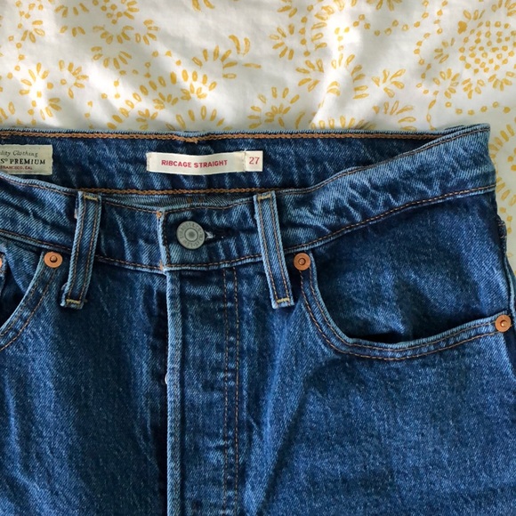 Levi’s Ribcage Straight Jeans - Picture 2 of 6